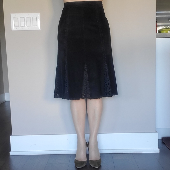 ๐ HOST PICK ๐ Danier Suede A-line Skirt - Picture 5 of 17
